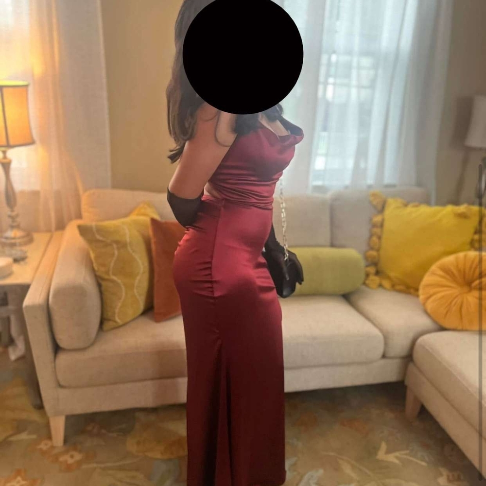 Elegant Burgundy Evening Gown Or Prom Dress - Picture 2 of 3